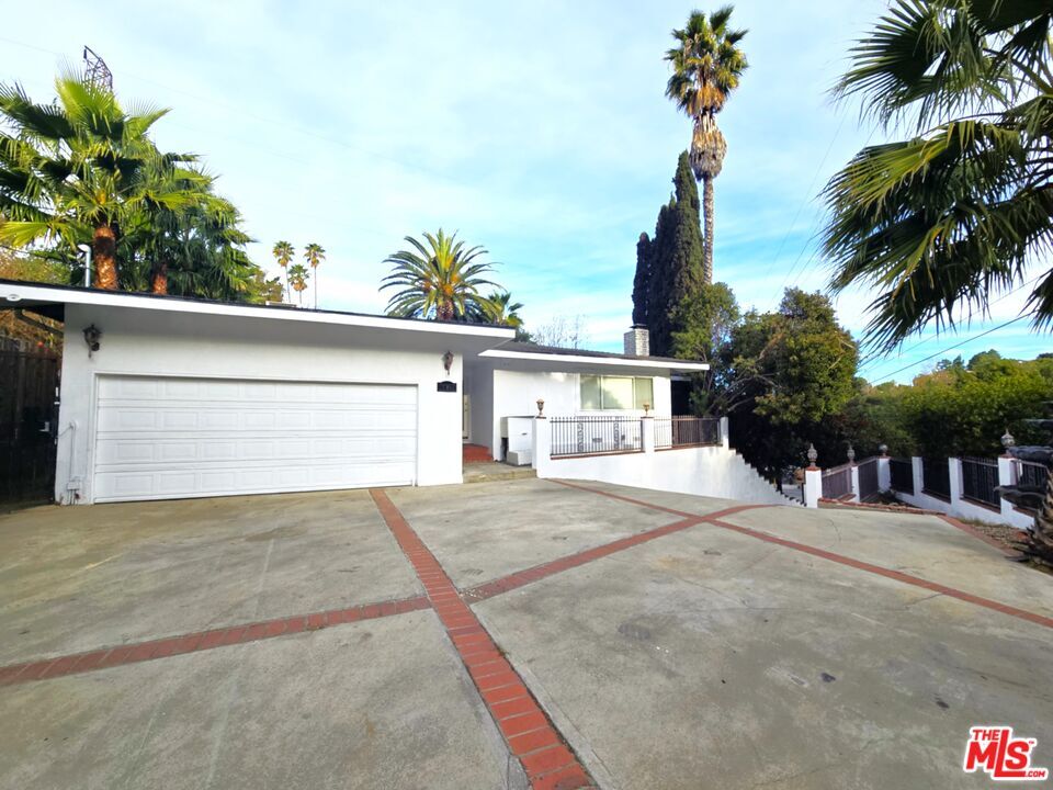 Foto principal - 3057 Laurel Canyon Blvd