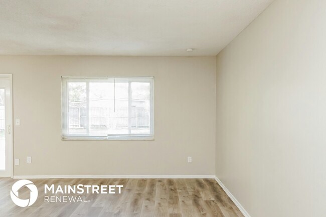 Building Photo - 913 Redwood Ct