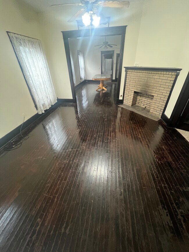 Foto del edificio - 406 E 1st St