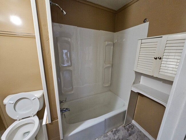 Building Photo - 3 Bedroom Home