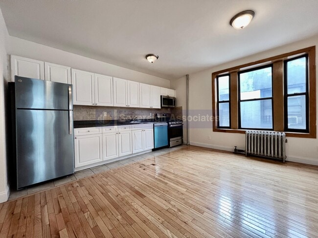 Building Photo - 555 W 160th St