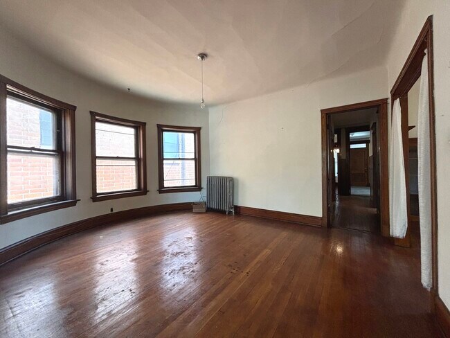 Building Photo - 1263 W Foster Ave