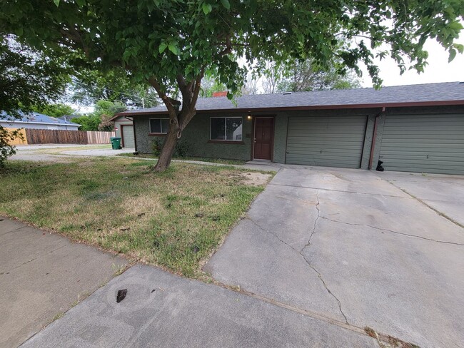 Building Photo - Duplex Apartment for Rent in Corning!