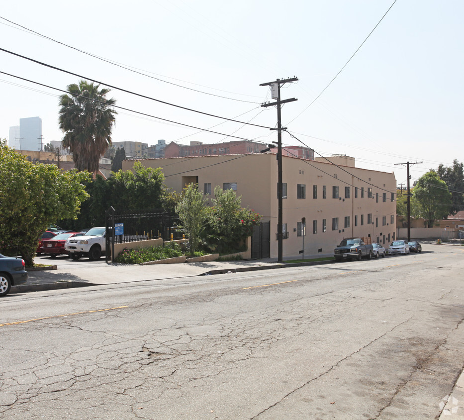 Building Photo - 1643 W 4th St