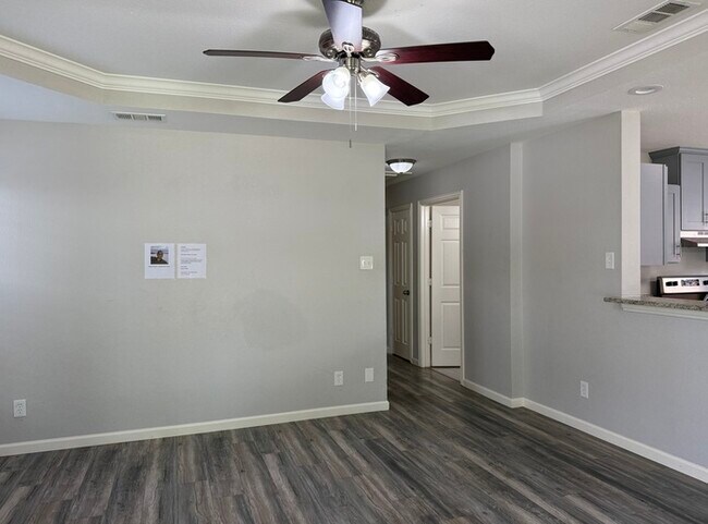 Building Photo - Modern property in West Dallas