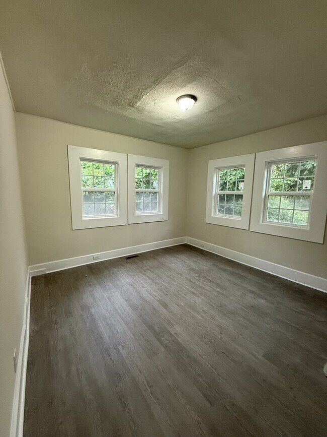 Foto del edificio - 513 Oak Pl