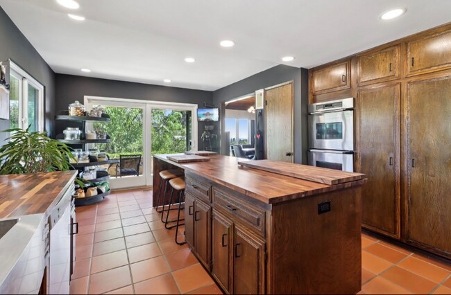 Building Photo - 2073 Elevado Rd