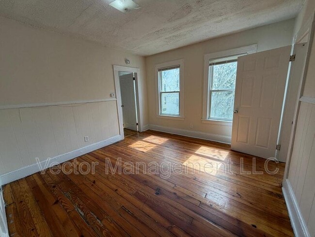 Building Photo - 116 Rennell St