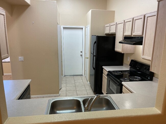 Foto del edificio - 13225 W Desert Ln