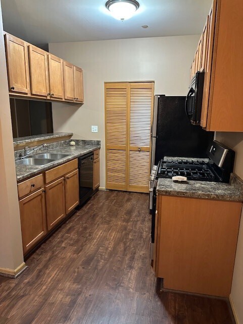 Foto del edificio - 1930 Parkside Dr