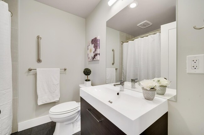 Building Photo - 1404 Camellia Dr