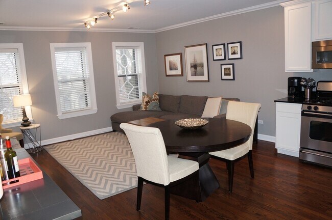 Foto del edificio - 2124 N Hudson Ave