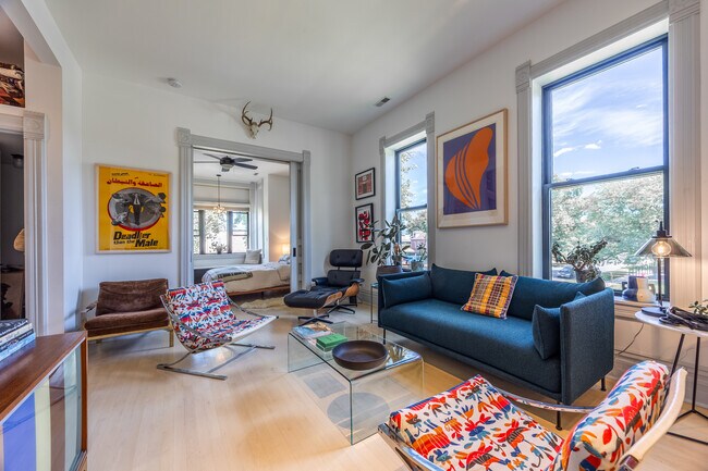 Foto del edificio - 3507 W Carroll Ave