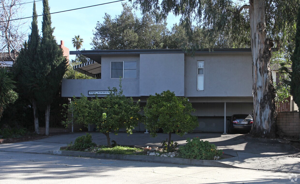 Building Photo - 932 Arroyo Dr