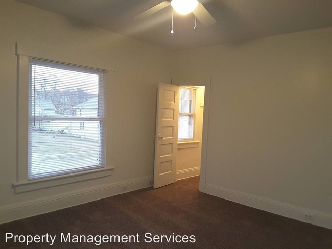 Building Photo - 2 br, 1 bath Apartment - 1413 1/2 Prairie St