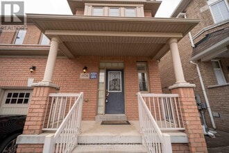 Building Photo - 5570 Meadowcrest Ave