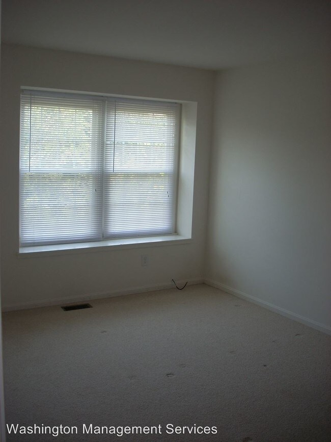 Foto del edificio - 323 Charles St