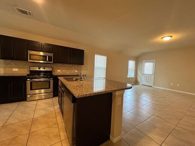 Foto del edificio - 6608 Swamp Mallow Dr