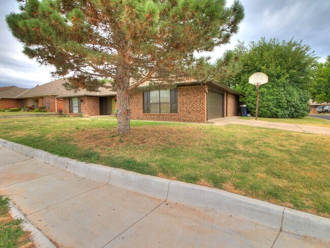 Foto del edificio - Large Corner Lot - 4 Bed/2.5 Bath + Study - 1 mile from PC North High School