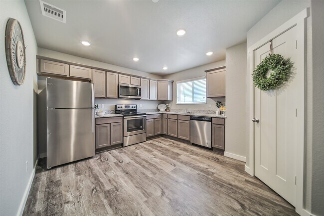 Building Photo - 12603 Telge Rd