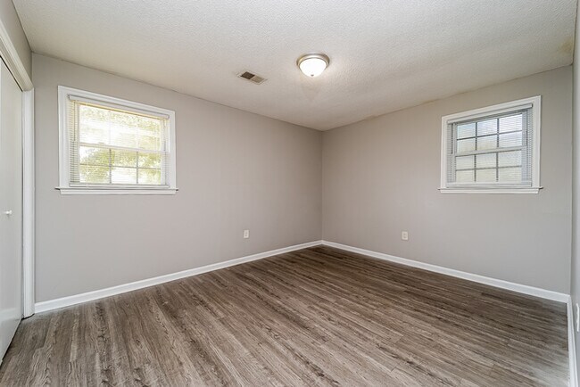 Building Photo - 4426 Hardwood St