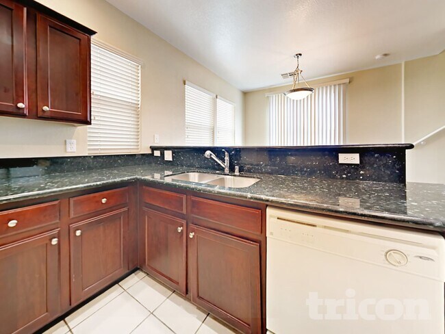 Foto del edificio - 5344 Flowing Spring St