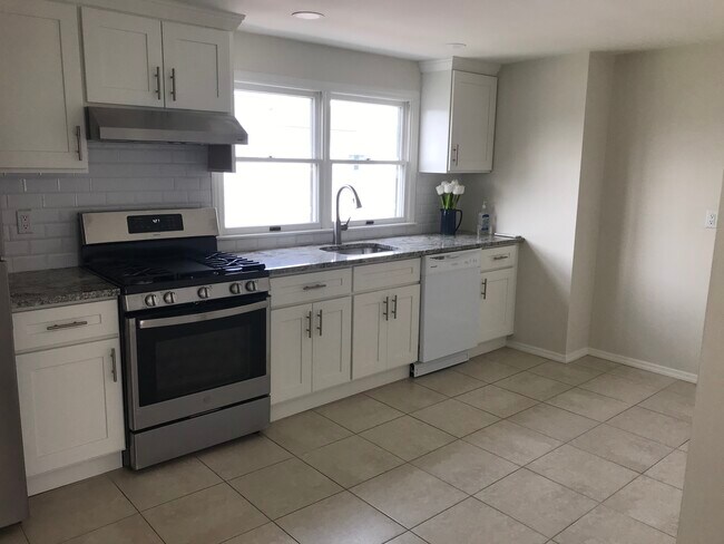 New granite countertops - 100 Carl Ave