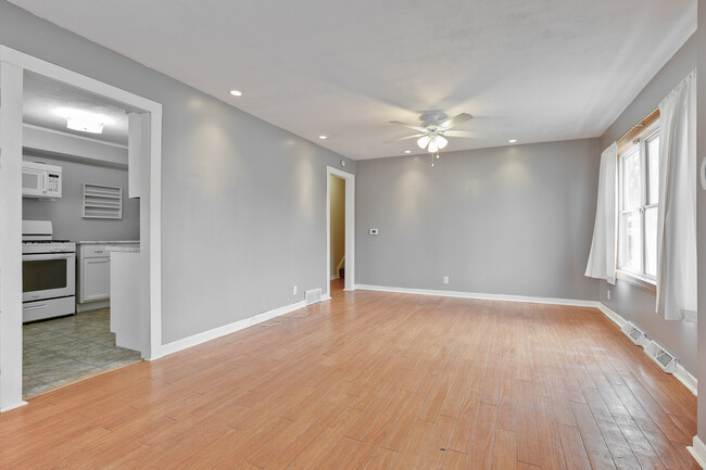 Building Photo - 302 E Washington St