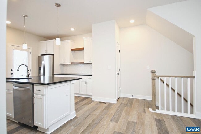 Building Photo - 453 Fennel Rd