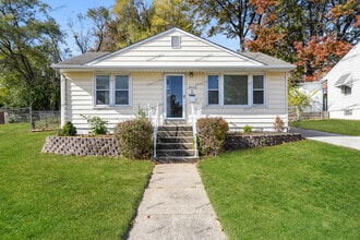 Building Photo - 1905 Mitchell Terrace
