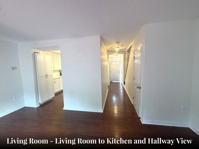 Building Photo - 2030 Mayflower Dr