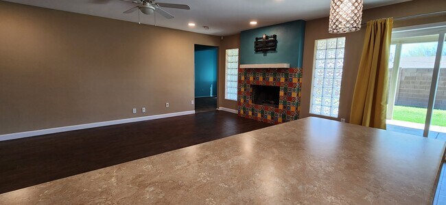 Foto del edificio - 2907 E Willow Ave