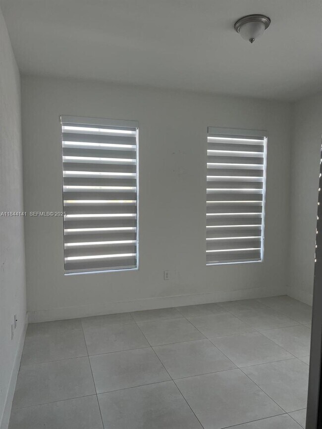 Foto del edificio - 1840 SW 144th Ave