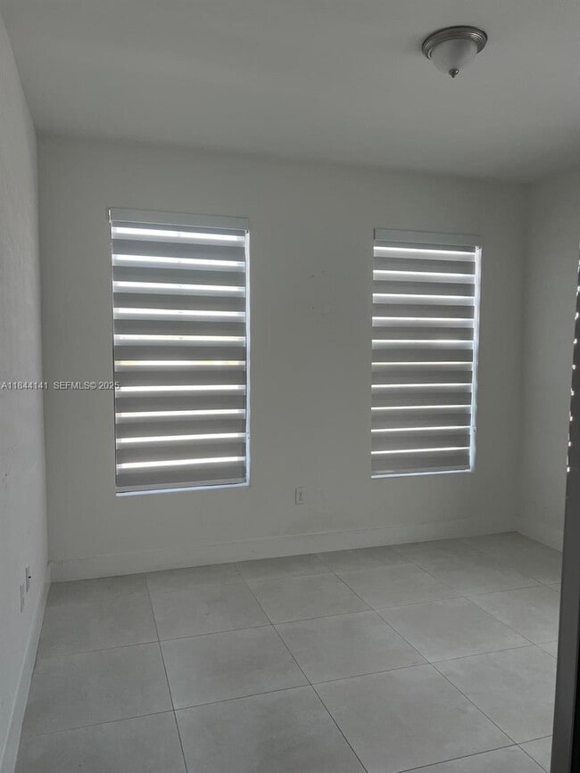 Building Photo - 1840 SW 144th Ave