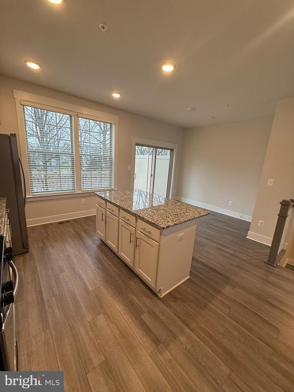 Building Photo - 253 Armenian Oak Dr