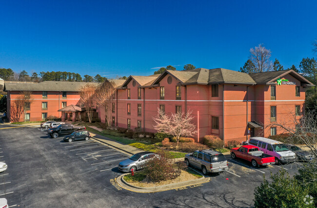 Building Photo - Furnished Studio - Cary