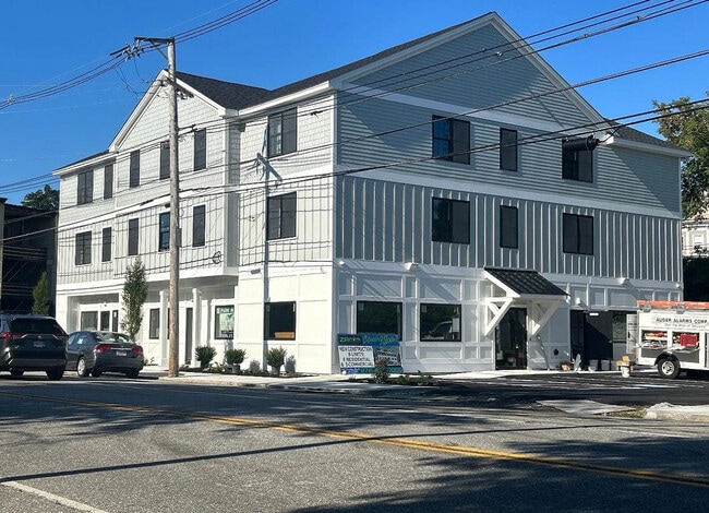 Building Photo - 143 Chelmsford St