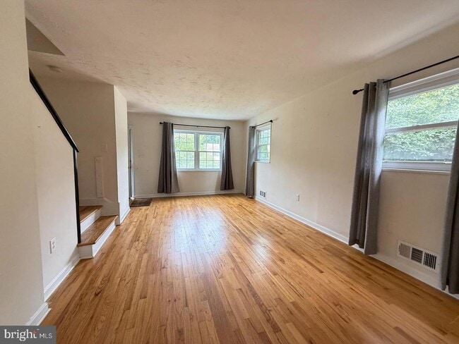Building Photo - 5835 Mt Vernon Dr