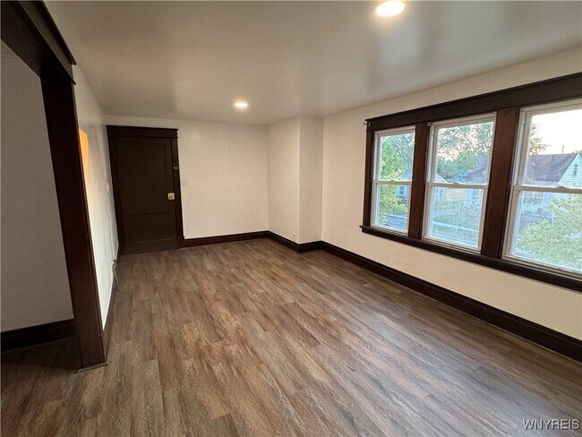 Building Photo - 141 Hawthorne Ave