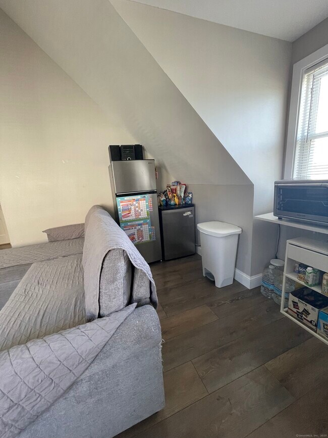 Foto del edificio - 40 Scofield Ave