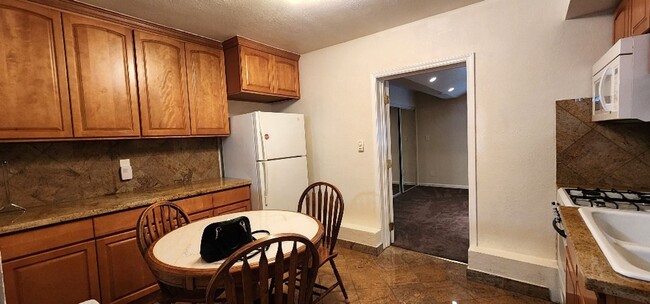 Foto del edificio - Cozy 1 Bedroom 1 Bath Apartment Bret Harte...