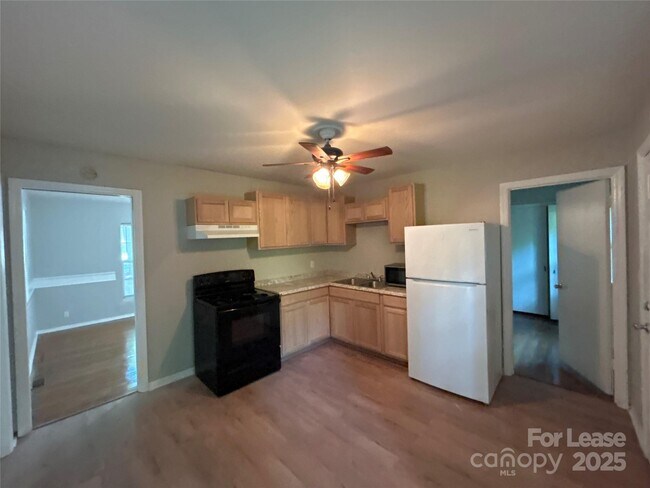 Foto del edificio - 2818 Ravencroft Dr