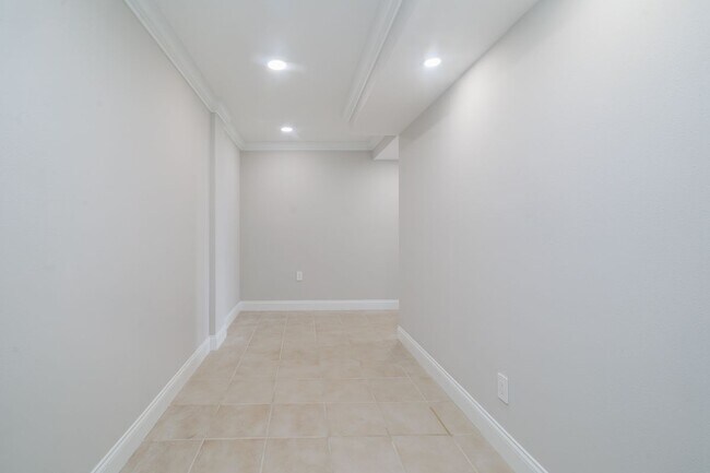 Building Photo - 2100 N Atlantic Ave