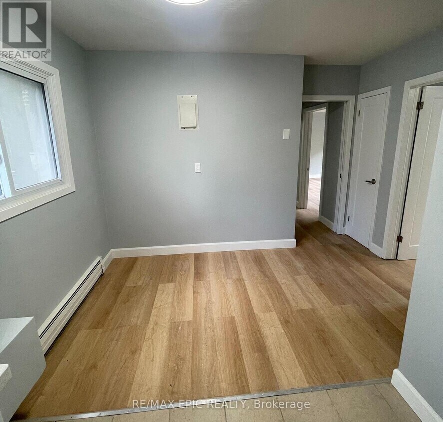 Photo principale - 4-569 DUFFERIN Ave