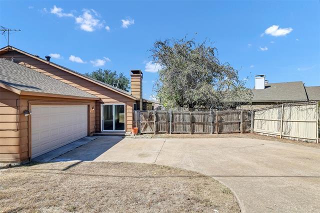 Building Photo - 9722 Summerwood Cir