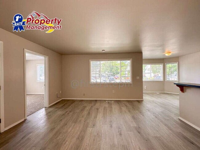 Foto del edificio - 5843 W Clearview Ln