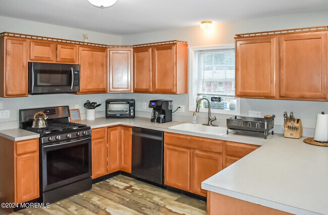 Building Photo - 309 Holly Blvd