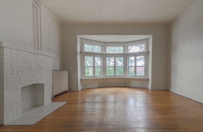 Building Photo - 130 E Gorham St