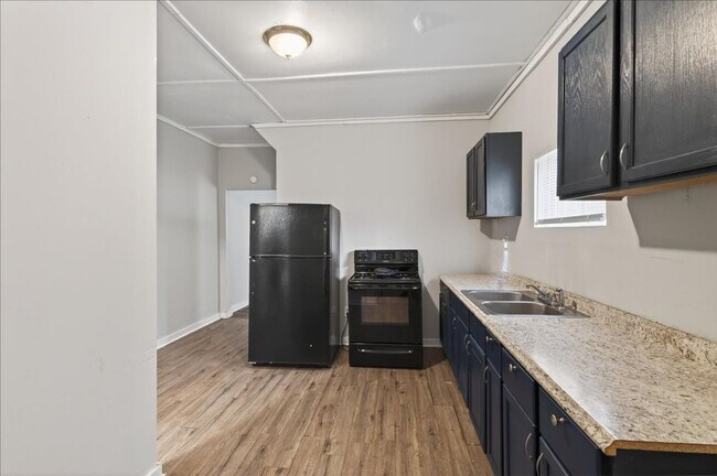 Building Photo - 1819-1819 Union St