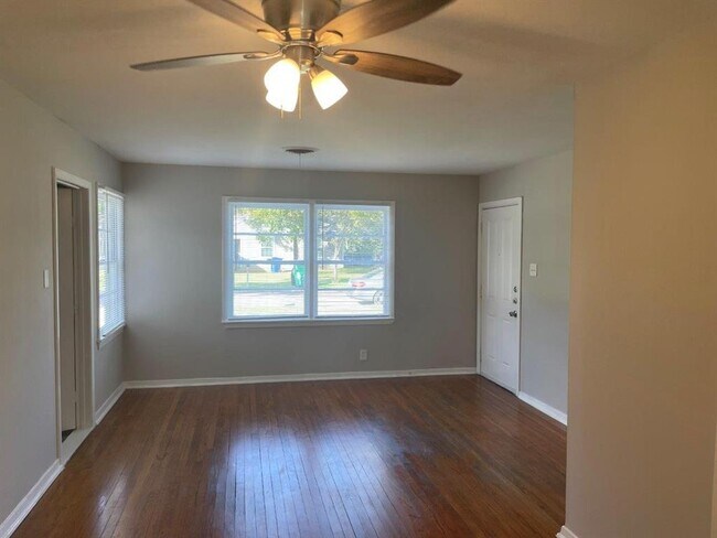 Building Photo - 1232 Chevy Chase Dr
